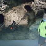 Dziecko w jaskini