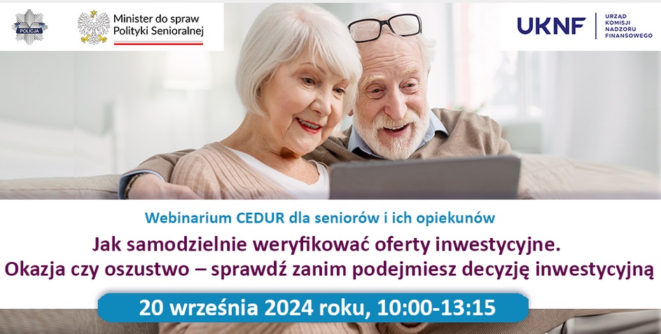 dwoje seniorów siedzących przed laptopem